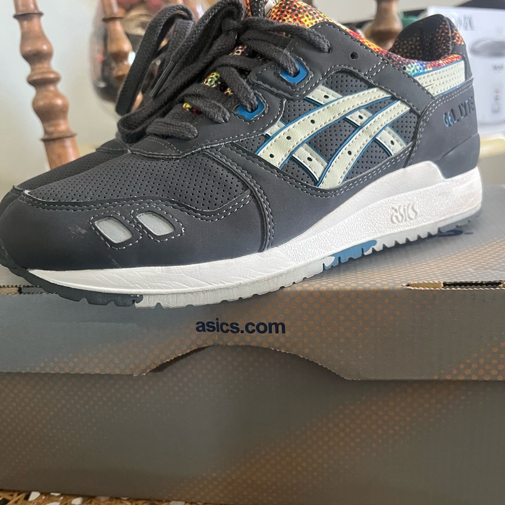 ASICS Gel-Lyte III Women’s Size 7 Dark Grey Soft Grey Sneakers With Box